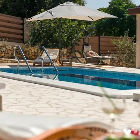 Gabriel - Three Bedroom With Outdoor Pool Drniš