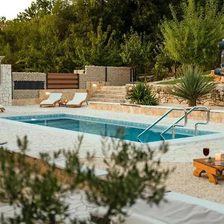Villa Gabriel - Three Bedroom With Outdoor Pool