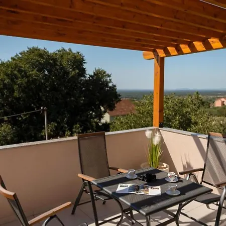 Vila Gabriel - Three Bedroom With Outdoor Pool Drniš