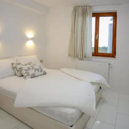 Gabriel - Three Bedroom With Outdoor Pool * Drnis