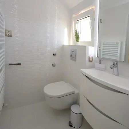 Gabriel - Three Bedroom With Outdoor Pool Drnis