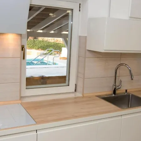 Vila Gabriel - Three Bedroom With Outdoor Pool Drniš