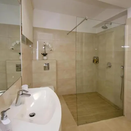 Villa Gabriel - Three Bedroom With Outdoor Pool