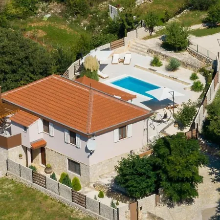 Gabriel - Three Bedroom With Outdoor Pool Drniš