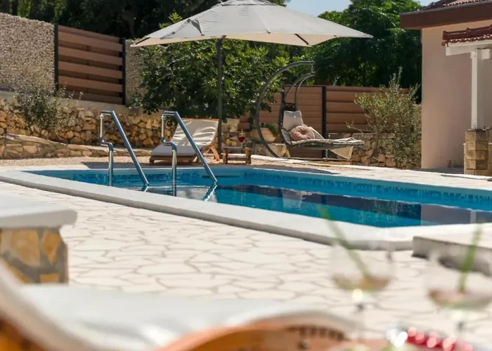 Gabriel - Three Bedroom With Outdoor Pool Drniš