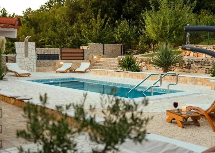 וילה Gabriel - Three Bedroom With Outdoor Pool