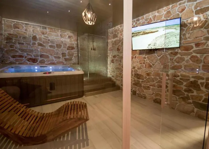 Gabriel - Three Bedroom With Outdoor Pool וילה *