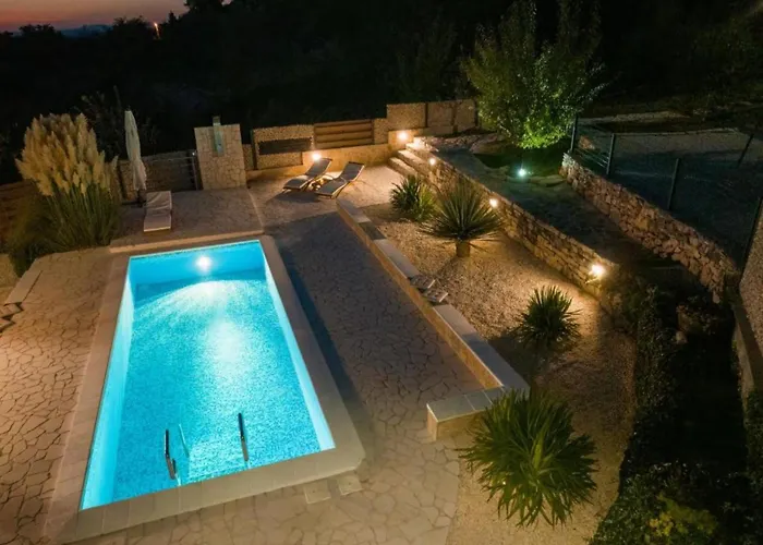 וילה Gabriel - Three Bedroom With Outdoor Pool *