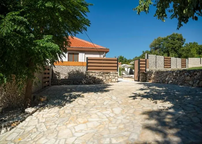 Gabriel - Three Bedroom With Outdoor Pool Drniš