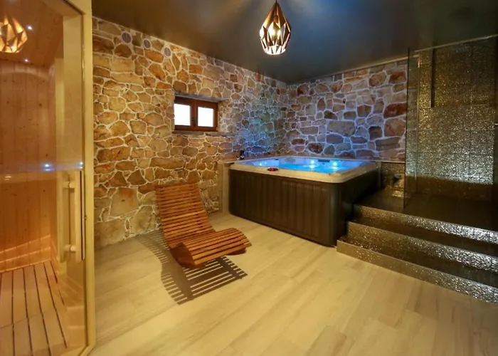 Gabriel - Three Bedroom With Outdoor Pool וילה *