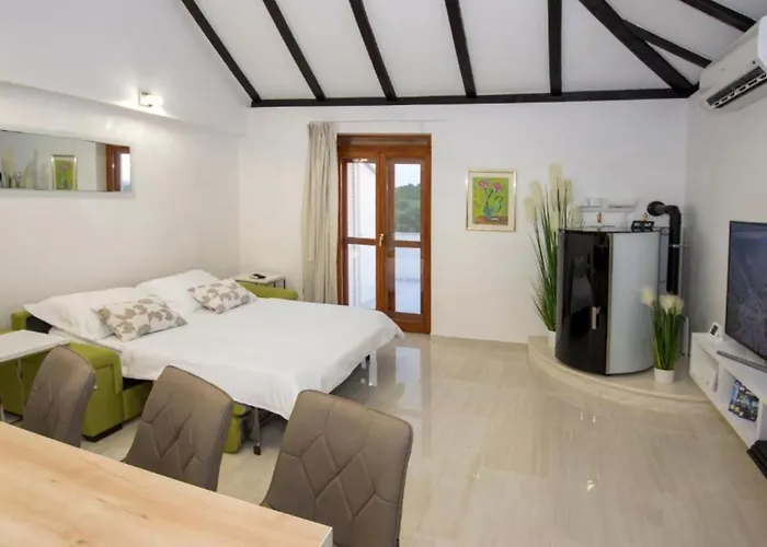 וילה Gabriel - Three Bedroom With Outdoor Pool