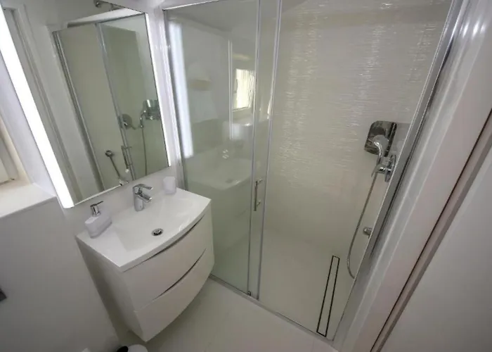 Gabriel - Three Bedroom With Outdoor Pool וילה *