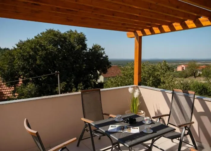 וילה Gabriel - Three Bedroom With Outdoor Pool Drniš