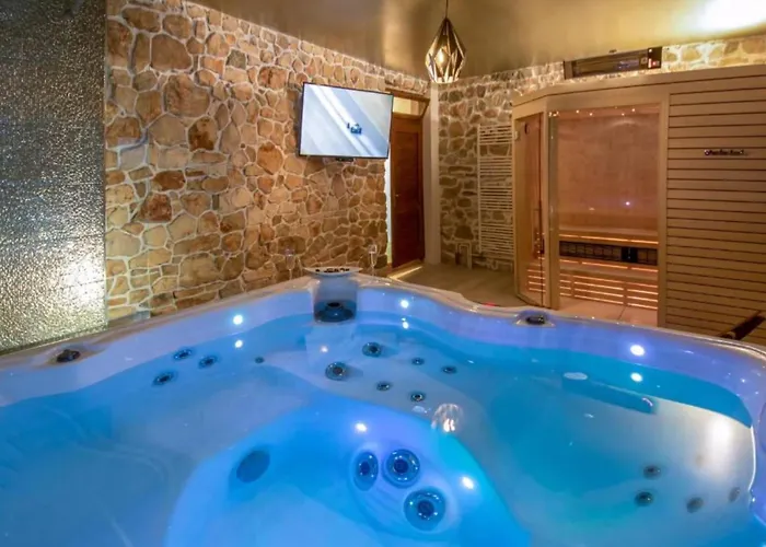 Gabriel - Three Bedroom With Outdoor Pool וילה *