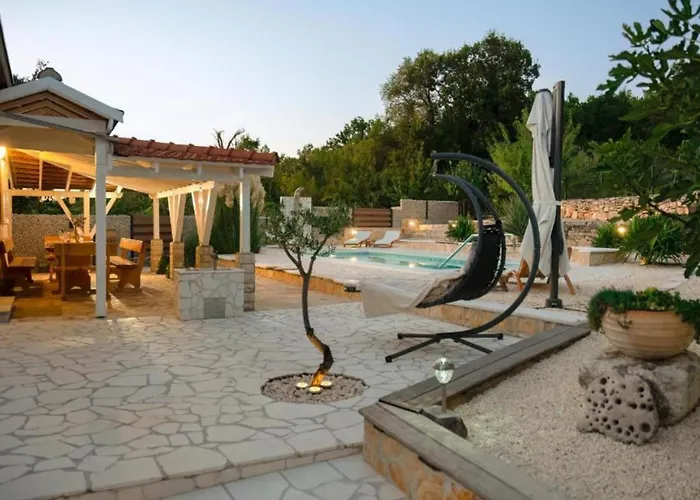 Gabriel - Three Bedroom With Outdoor Pool וילה