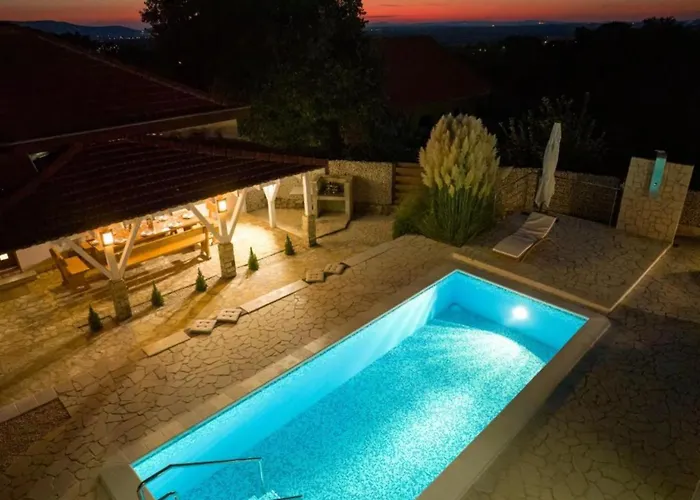 וילה Gabriel - Three Bedroom With Outdoor Pool