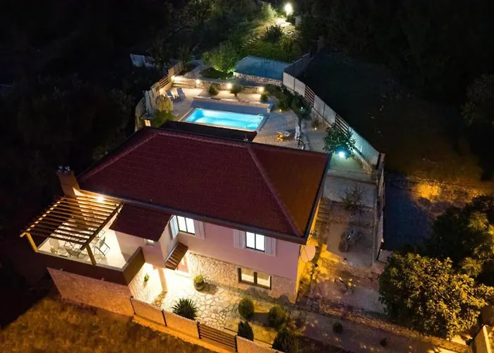 Gabriel - Three Bedroom With Outdoor Pool וילה