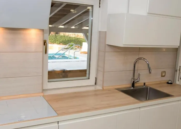 וילה Gabriel - Three Bedroom With Outdoor Pool Drniš